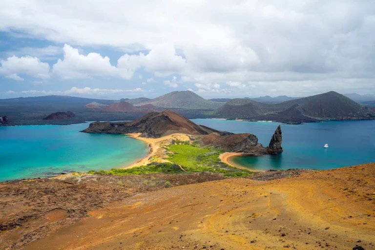 Pinnacle Rock and the twin beaches of Bartolomé Island, Galápagos